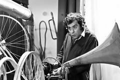 Η στενή σχέση του Χρόνη Εξαρχάκου με τη μητέρα του και η κατάρρευσή της με τον θάνατό του