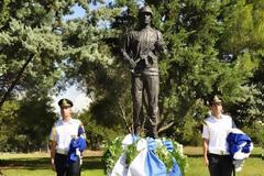 Για τους πεσόντες υπαξιωματικούς της οικονομικής κρίσης θα φτιάξουμε άγαλμα;