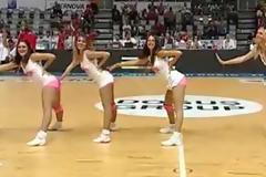 ΠΑΙΧΝΙΔΙΑΡΕΣ ΟΙ... CHEERLEADERS ΣΤΟ ΖΑΝΤΑΡ! *ΒΙΝΤΕΟ*