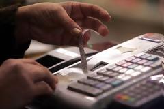 Τέλος στα πρόστιμα σε όσους δεν κόβουν αποδείξεις: Δείτε τι αλλάζει...