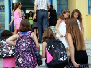 Φωτογραφία για ΣΑΣ ΕΝΔΙΑΦΕΡΕΙ – Επίδομα 300 ευρώ για γονείς με παιδιά σε δημοτικό – γυμνάσιο