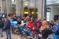 Φρενίτιδα για το νέο iPhone 6 και 6s