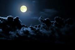 Η υπερπανσέληνος πάνω από την Πάτρα - Ένα υπέροχο timelapse βίντεο