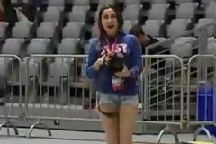 ΤΣΑΧΠΙΝΑ Η... ΦΩΤΟΓΡΑΦΟΣ ΣΤΟ ΖΑΝΤΑΡ! *ΒΙΝΤΕΟ*