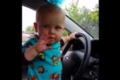 ΤΕΛΕΙΟΣ: Μπόμπιρας τα δίνει όλα και χορεύει hip-hop... [video]