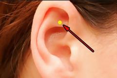 ΑΠΙΣΤΕΥΤΟ: Δείτε τι θα συμβεί αν κάνετε μασάζ σε αυτό το σημείο του αυτιού σας... [video]