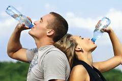 Πόσο νερό πρέπει τελικά να πίνει ο άνθρωπος κάθε ημέρα;