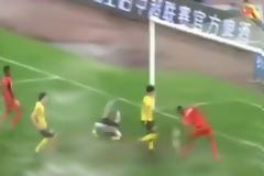 Να γελάει κανείς ή να κλαίει με το γκολ που χάθηκε;