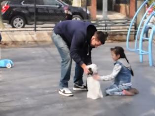 Φωτογραφία για ΠΡΟΣΟΧΗ - Δείτε το!  Πόσο εύκολα μπορεί κάποιος να απαγάγει ένα παιδί... [video]