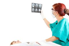 Ολόκληρες Περιφέρειες χωρίς έναν ιατροδικαστή