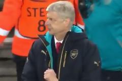 ΑΠΑΡΑΔΕΚΤΟΣ... ΒΕΝΓΚΕΡ!  *ΒΙΝΤΕΟ*