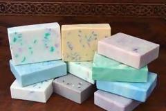 Γιατί ο αφρός των χρωματιστών σαπουνιών είναι πάντα άσπρος;