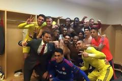 Η ΠΡΩΤΗ ΦΩΤΟΓΡΑΦΙΑ ΑΠΟ ΤΟ... ΕΡΥΘΡΟΛΕΥΚΟ ΓΛΕΝΤΙ ΣΤΟ EMIRATES! (ΡΗΟΤΟ)