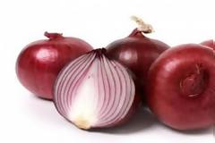 Αντιμετωπίστε την τριχόπτωση με… κρεμμύδια! Δείτε τη συνταγή που κάνει θαύματα