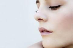 Πώς φεύγουν τα σημάδια και οι ουλές της ακμής;