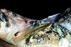 Τελικά υπάρχει ζωή στον Αρη; Τι σημαίνει η ανακάλυψη νερού