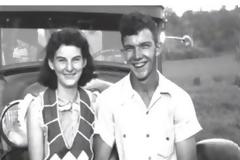 Είπε ψέμματα για την ηλικία του προκειμένου να την παντρευτεί - 70 χρόνια αργότερα όμως η κόρη του τα «έχασε» όταν είδε...