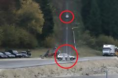 Αυτό συμβαίνει όταν συγκρουστούν δύο αυτοκίνητα με ταχύτητα 200χλμ/ωρα- Απλά δείτε το βίντεο