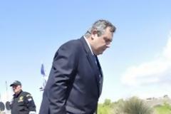 To τερμάτισε ο Καμμένος - Δείτε που έστρωσε κόκκινο χαλί... [photo]
