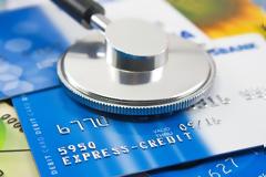 Με πιστωτική και οι ιατρικές επισκέψεις – Προβληματισμένοι οι γιατροί