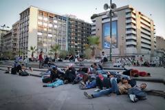 Καμίνης :Σε εγκαταλελειμμένα στρατόπεδα οι πρόσφυγες- όχι στις πλατείες της Αθήνας