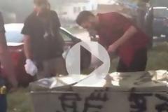 Δεν αντιστάθηκαν: Τι έκρυβε το μυστηριώδες ψυγείο με την επιγραφή «Μην το ανοίξετε»; [video]