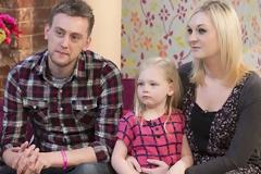 Το συγκλονιστικό γράμμα ετοιμοθάνατου πατέρα σε καρκινοπαθή κόρη του - Εκανε την ελληνίδα παρουσιάστρια να δακρύσει στον αέρα [photos+video]