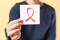 ΠΟΥ: Όλοι οι φορείς HIV πρέπει να λαμβάνουν αντιρετροϊκά φάρμακα