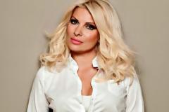 Αυτός είναι ο νέος σωματοφύλακας της Ελένης Μενεγάκη που έχει γίνει η σκιά της [photo]