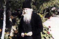 7167 - Όσιος Πορφύριος ο Καυσοκαλυβίτης: Δεν χρειάζεται ο Θεός ενημέρωση για τις διάφορες ανάγκες μας.