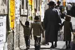 Θανατηφόρα επίθεση με μαχαίρι σε οικογένεια υπερορθόδοξων Εβραίων