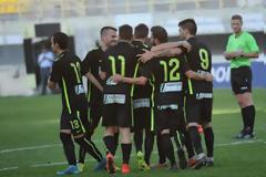 Με το δεξί... (2-0)