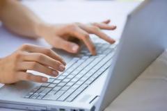 Η επικοινωνία στην οικογένεια το «τείχος προστασίας» ανηλίκων στο διαδίκτυο