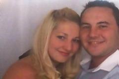 Αιμόφυρτος της είπε: «Θα σε αγαπώ για πάντα, ΤΡΕΧΑ να σωθείς!». Οι διακοπές τους, είχαν γίνει κόλαση…