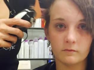 Φωτογραφία για Αυτή η έφηβη ξυρίζει το κεφάλι της και το Ίντερνετ βράζει από οργή! Ο λόγος; Θα σας σοκάρει… [photos]