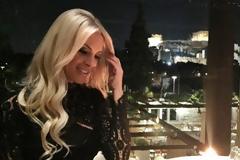 Το ποτό της με θέα την Ακρόπολη απόλαυσε η Κατερίνα Καινούργιο