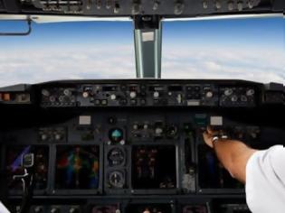 Φωτογραφία για ΠΑΝΙΚΟΣ στον αέρα: Πιλότος πέθανε κατά τη διάρκεια πτήσης