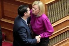Τον Τσίπρα προτείνει για αρχηγό της Νέας Δημοκρατίας η Ραχήλ Μακρή [photo]