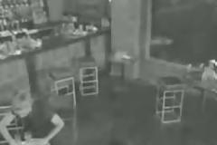 Το σοκαριστικό ατύχημα της barwoman - Δείτε το αν αντέχετε... [video]