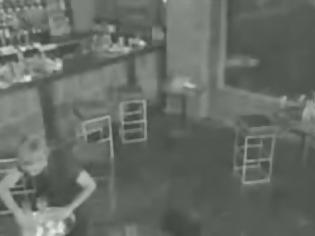 Φωτογραφία για Το σοκαριστικό ατύχημα της barwoman - Δείτε το αν αντέχετε... [video]