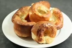 Popovers με παρμεζάνα και θυμάρι