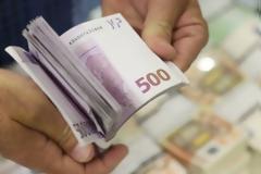 Ποιοι θα πληρώσουν τα 4,35 δισ. των μέτρων – Έκτακτη εισφορά, ενοίκια και αυξήσεις φόρου εισοδήματος “κλέβουν” απ' όλους 1 δισ. ευρώ