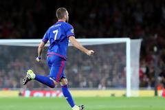 ΕΠΙΒΡΑΒΕΥΕΤΑΙ ΚΑΙ... «ΔΕΝΕΙ» ΣΤΟ ΛΙΜΑΝΙ ΤΟΥ Ο ΦΟΡΤΟΥΝΗΣ!