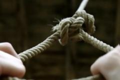 Μεσολόγγι: Τον βρήκαν κρεμασμένο σε ένα δέντρο