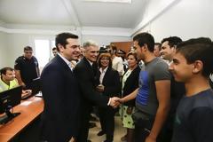 ΦΑΪΜΑΝ ΚΑΙ ΤΣΙΠΡΑΣ ΣΤΑ ΚΕΝΤΡΑ ΥΠΟΔΟΧΗΣ ΤΗΣ ΛΕΣΒΟΥ