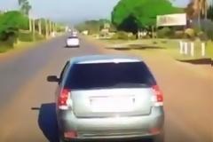 ΣΟΚ: Έβγαλε πιστόλι γιατί… τόλμησε να τον προσπεράσει [video]