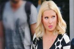 Πω, πωωωω! Έτσι εμφανίστηκε η Μενεγάκη στο Χαλάνδρι και τρέλανε κόσμο... [photo]