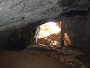 Φωτογραφία για Είχαν μετατρέψει σπηλιά σε αποθήκη αρχαίων
