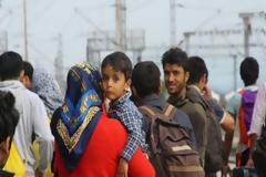 Ευτυχώς υπάρχουν και αυτοί οι Έλληνες: Ο 80χρονος στο Γαλάτσι που έδωσε μια σύνταξη στους πρόσφυγες