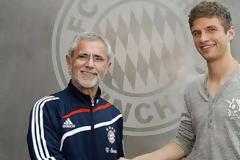 ΣΤΕΝΑΧΩΡΗΜΕΝΟΣ Ο ΜΙΛΕΡ ΓΙΑ ΤΟΝ... ΜΙΛΕΡ!